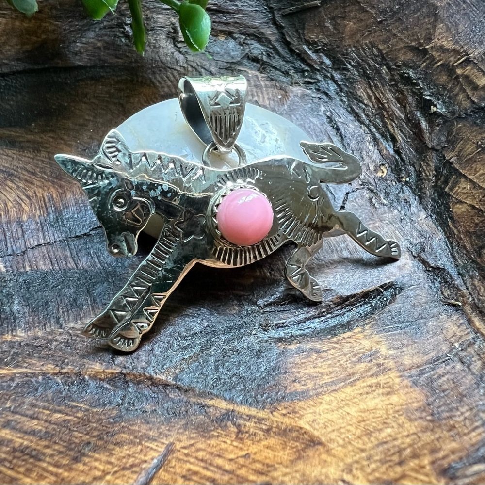 925 Sterling Silver Donkey Pendant with Pink Conch Center Stone
Pendant only - Picture 2 of 12